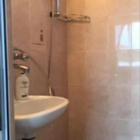 בית הארחה The Sunny 4*