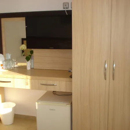 The Sunny בית הארחה צ'רנומורץ