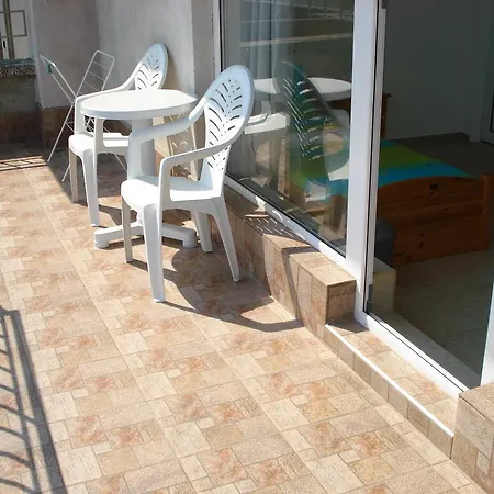 Къща за гости The Sunny